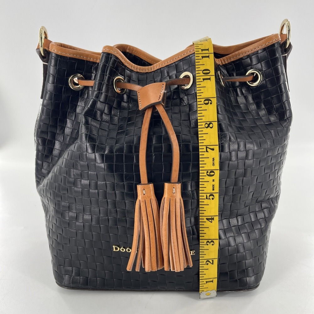 Dooney & Bourke Drawstring Bag Woven Look Embossed Leather Black & Caramel Trim - Picture 12 of 16